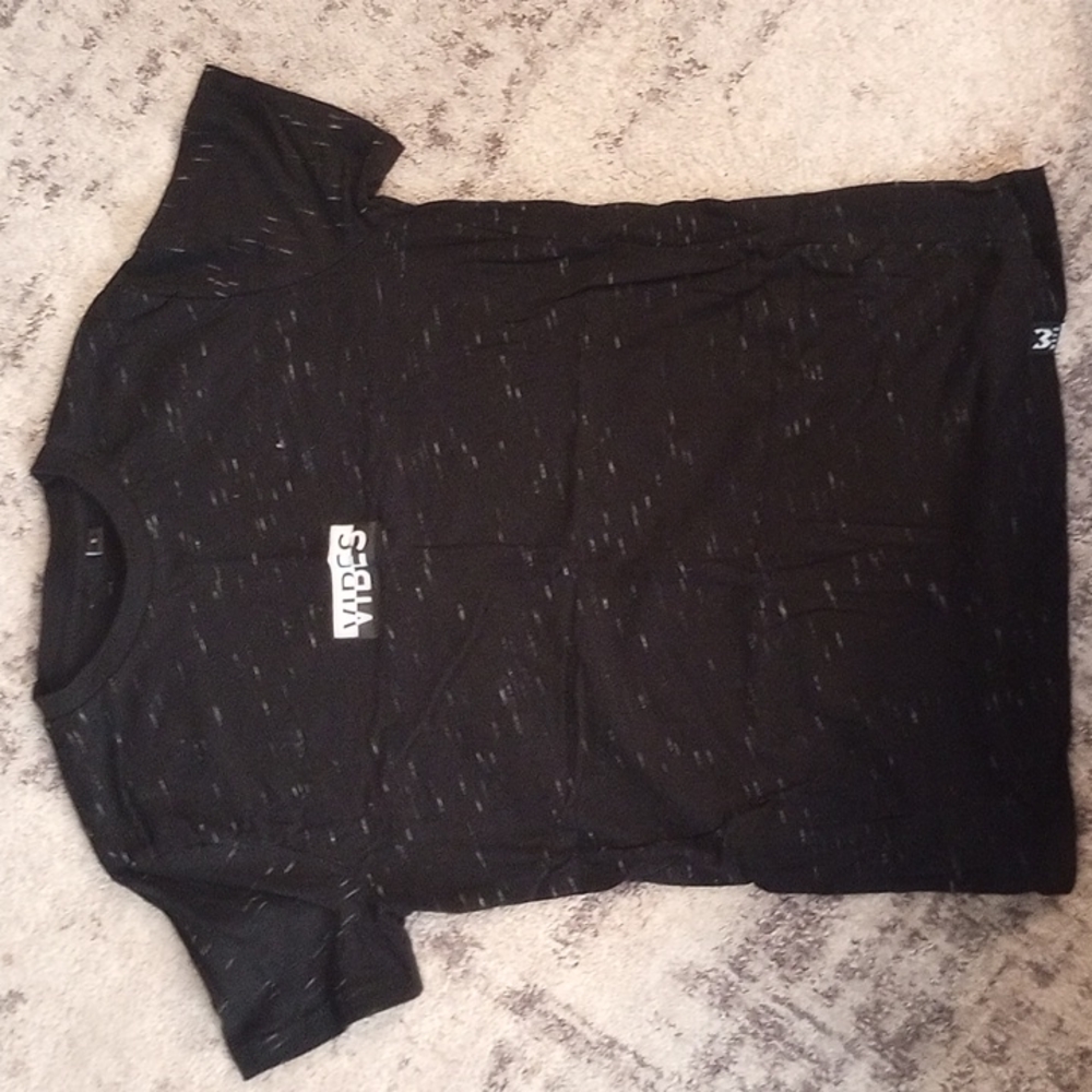 "vibes" tee
